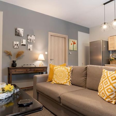 Elenis Cozy Apartment ลาริซา ภายนอก รูปภาพ