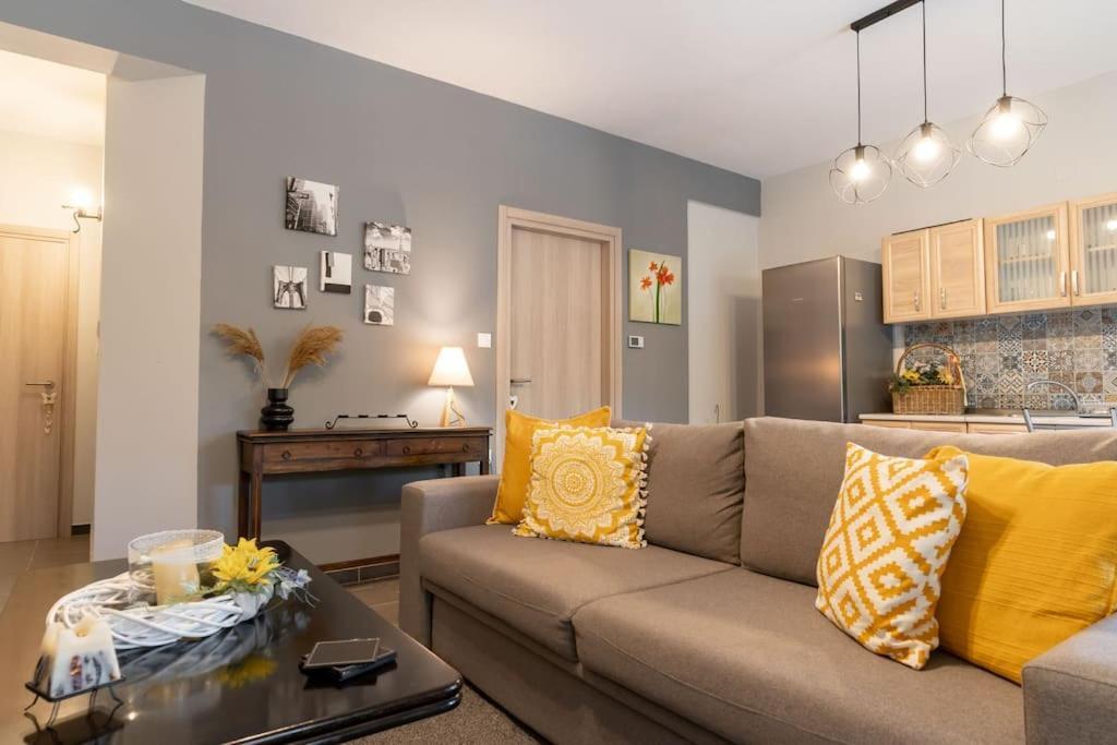 Elenis Cozy Apartment ลาริซา ภายนอก รูปภาพ
